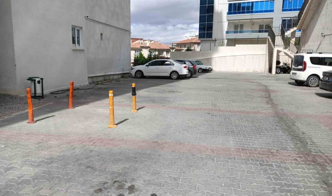 Ankara’da 13. kattaki yangın merdiveninin penceresinden düşen 6 yaşındaki çocuk