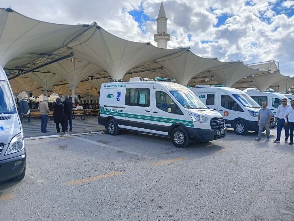 Ankara’da 13’üncü kattaki yangın merdiveninin penceresinden düşerek hayatını kaybeden 6