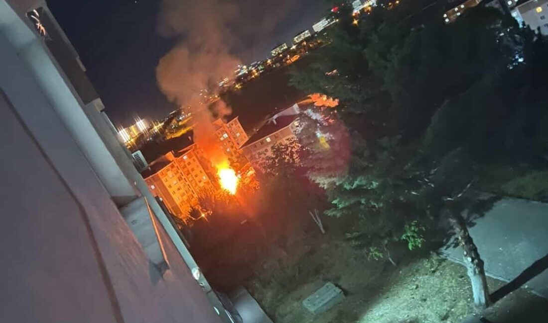 Ankara’nın Gölbaşı ilçesinde arızalanan kamyonda çıkan yangın, itfaiye ekipleri tarafından