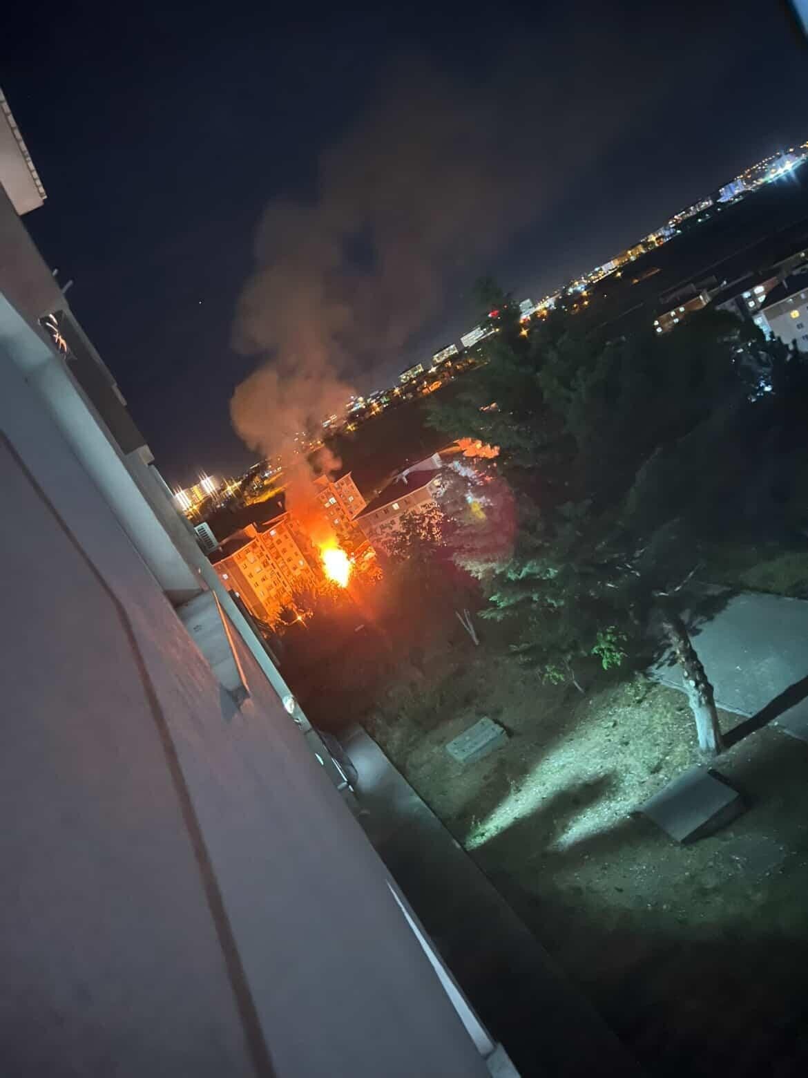 Ankara’nın Gölbaşı ilçesinde arızalanan kamyonda çıkan yangın, itfaiye ekipleri tarafından