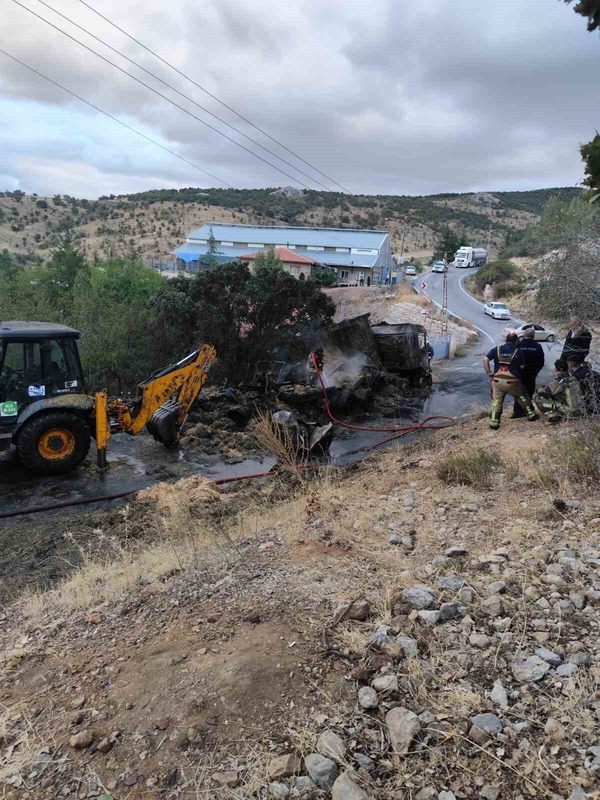 Ankara’nın Elmadağ ilçesinde bir tırda çıkan yangın itfaiye ekipleri tarafından