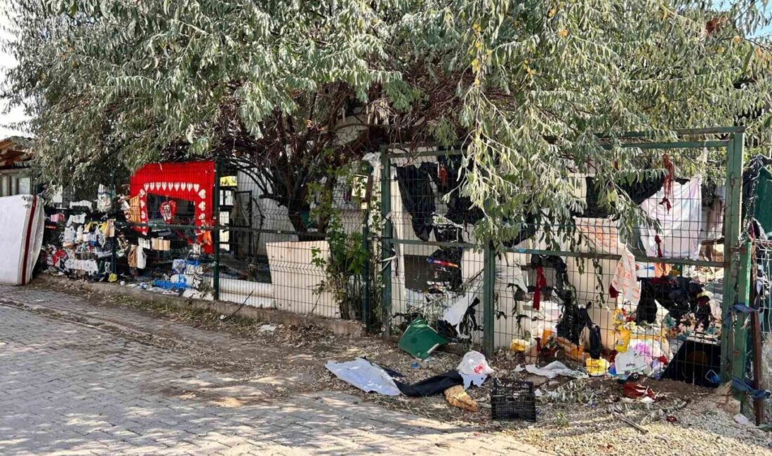 Ankara’nın Sincan ilçesinde çöplerle dolu evden yayılan kötü kokudan rahatsız