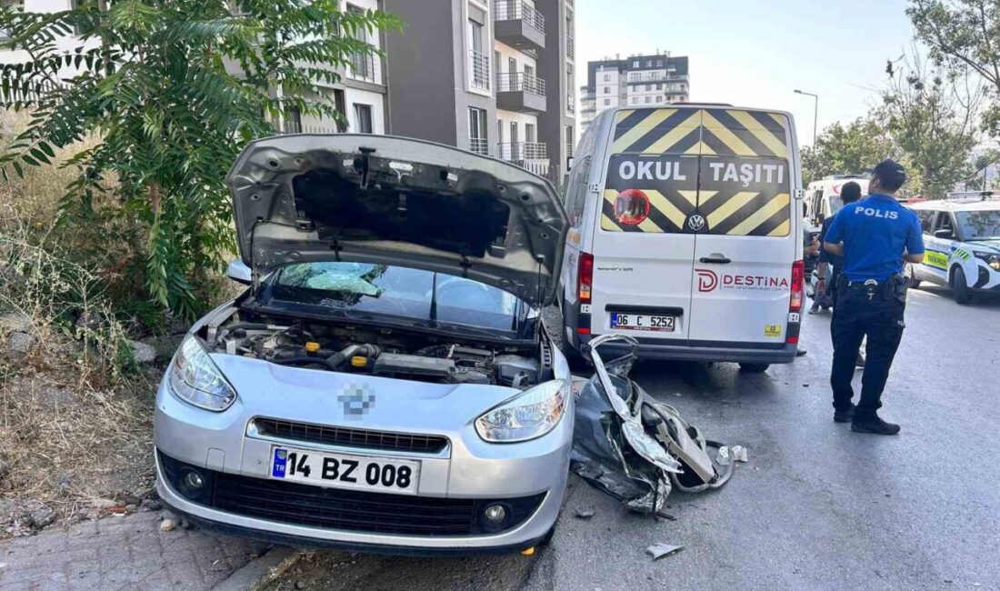 Ankara’da servis minibüsü ile otomobilin kafa kafaya çarpıştığı kazada 12