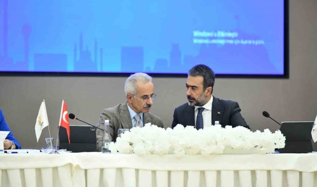 Ulaştırma ve Altyapı Bakanı Abdulkadir Uraloğlu ve İl Başkanı Hakan