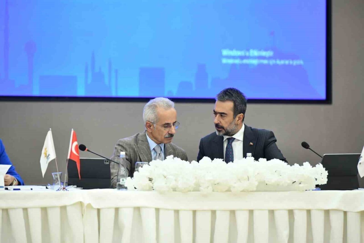 Ulaştırma ve Altyapı Bakanı Abdulkadir Uraloğlu ve İl Başkanı Hakan