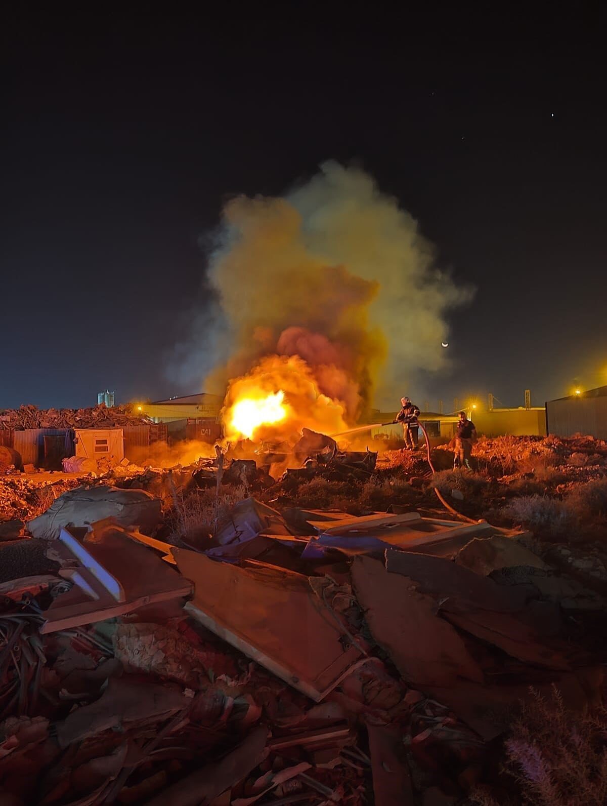 Hatay’da hurdalık alanda yaşanan yangında alevler çevreye sıçramadan söndürüldü. Yangın,