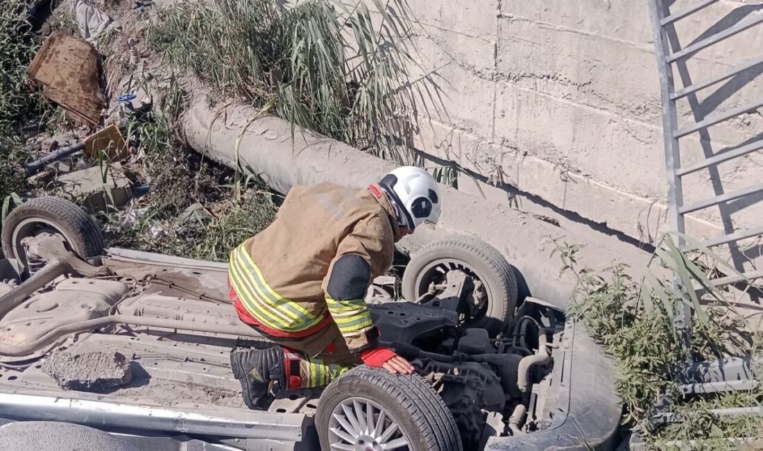 Hatay’da kontrolden çıkarak menfeze devrilen otomobilin sürücüsü yaralandı. Kaza, Antakya