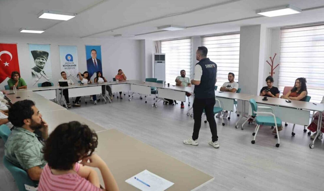 Antalya Büyükşehir Belediyesi’ne bağlı Girişimcilik Merkezi’nde düzenlenen eğitimde, Antalya İl