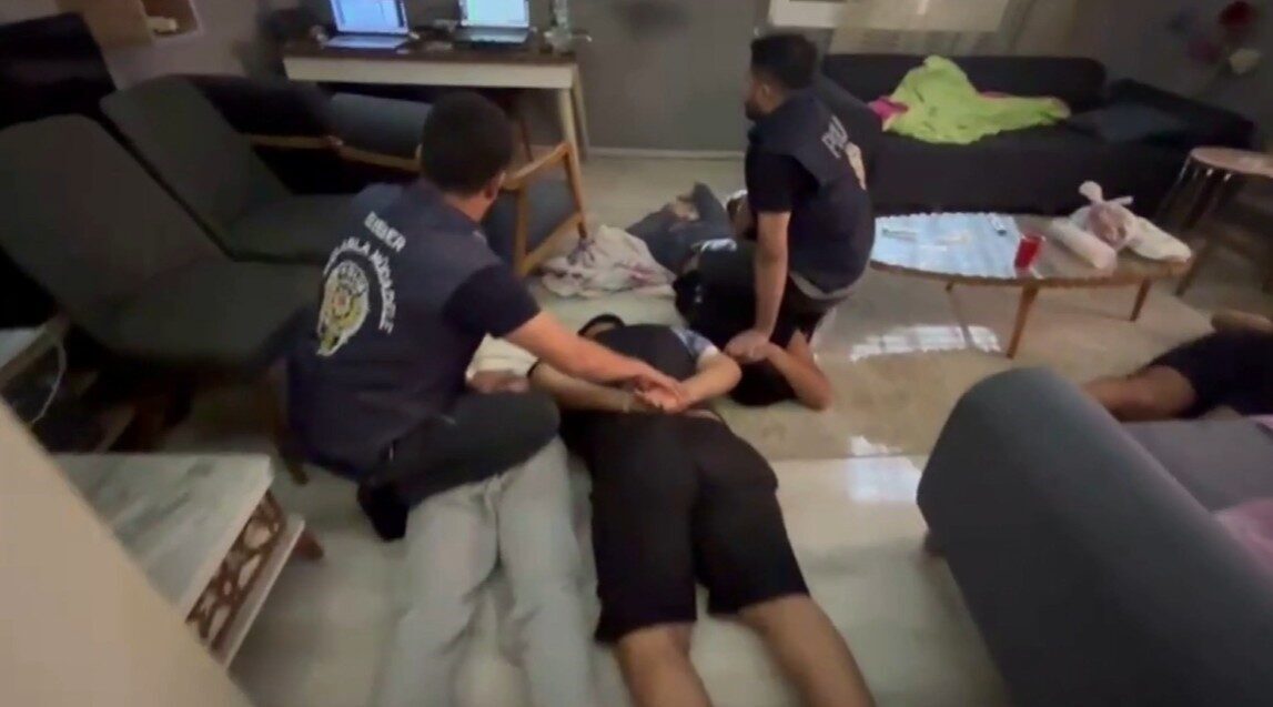 Antalya’da son 1 haftada çeşitli suçlardan aranan 7 şüpheli yakalandı.