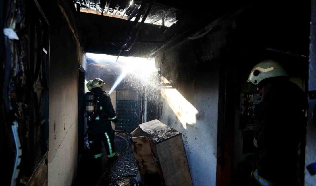 Antalya’da iki katlı müstakil evin alt katında sobada atıklar yakıldığı