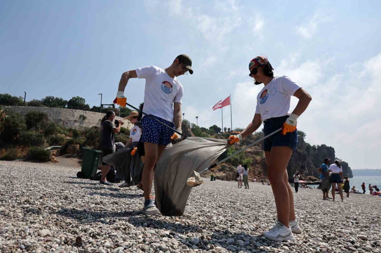 Antalya’da deniz gönüllüleri 20 Eylül Cumartesi günü Uluslararası Kıyı Temizleme