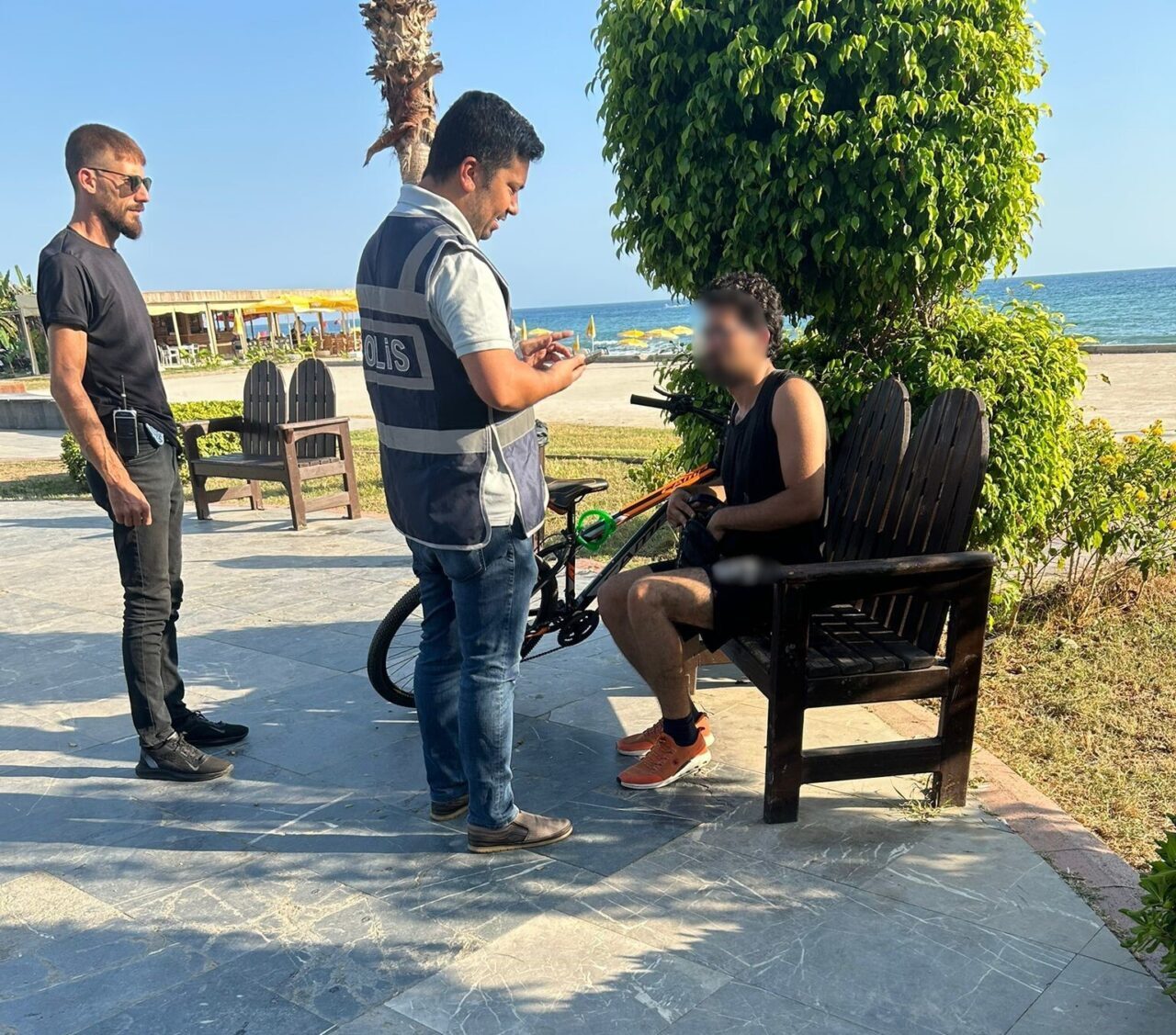 Antalya’da polis ekiplerince eş zamanlı düzenlenen asayiş uygulamalarında 7 bin