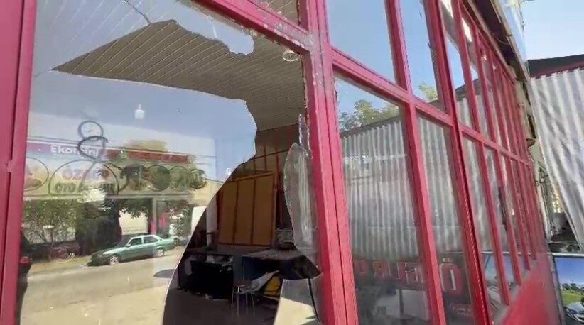 Antalya’nın Elmalı ilçesinde kimliği belirsiz kapüşonlu bir kişi, 15 dakika