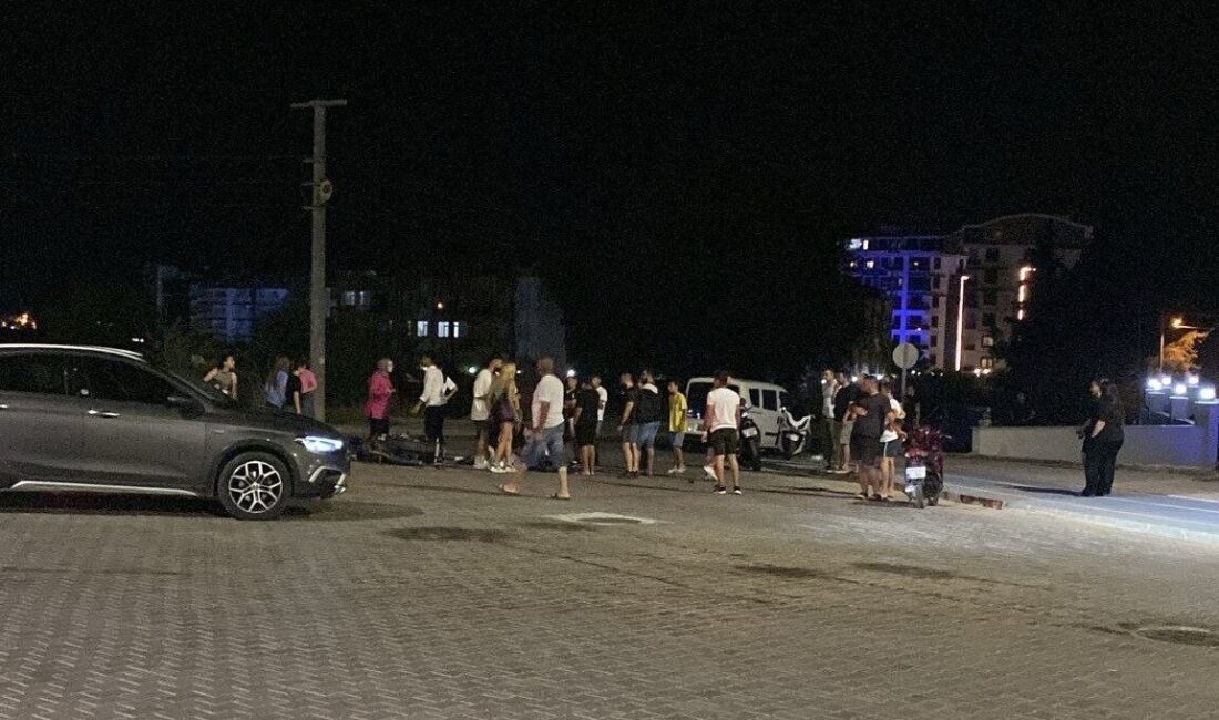 Antalya’nın Gazipaşa ilçesinde otomobille çarpışan motosiklet sürücüsü yaralandı. Kaza, saat