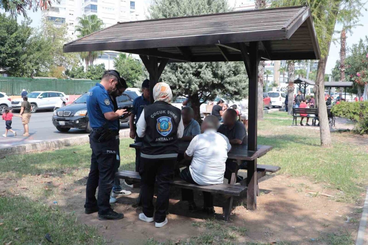 Antalya İl Emniyet Müdürlüğü ekipleri, 2025–2026 eğitim-öğretim yılının başlamasıyla birlikte