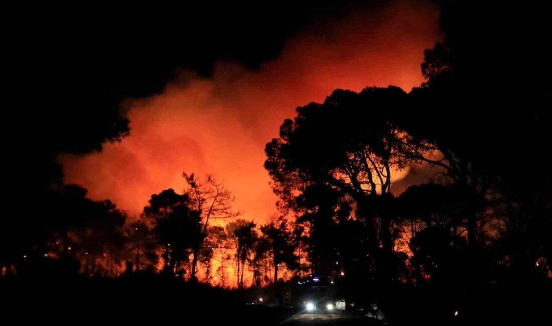Antalya’nın Aksu ilçesinde otellere yakın bölgede başlayan orman yangını yaklaşık
