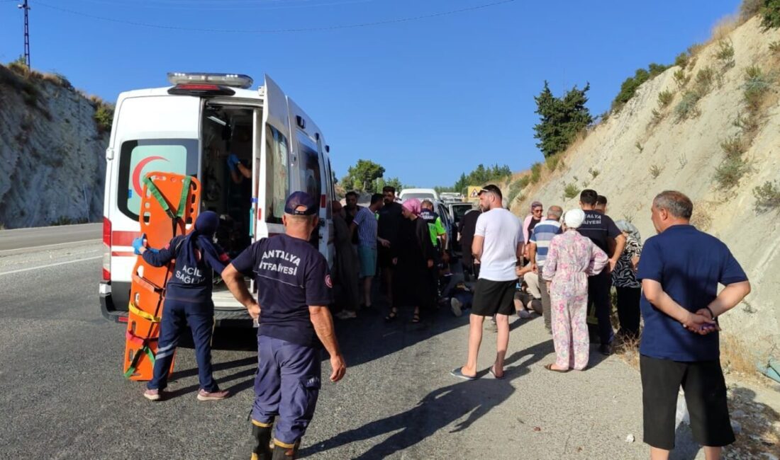 Antalya-Konya D-687 Karayolunda kontrolden çıkarak şarampole devrilen otomobildeki 3 kişi