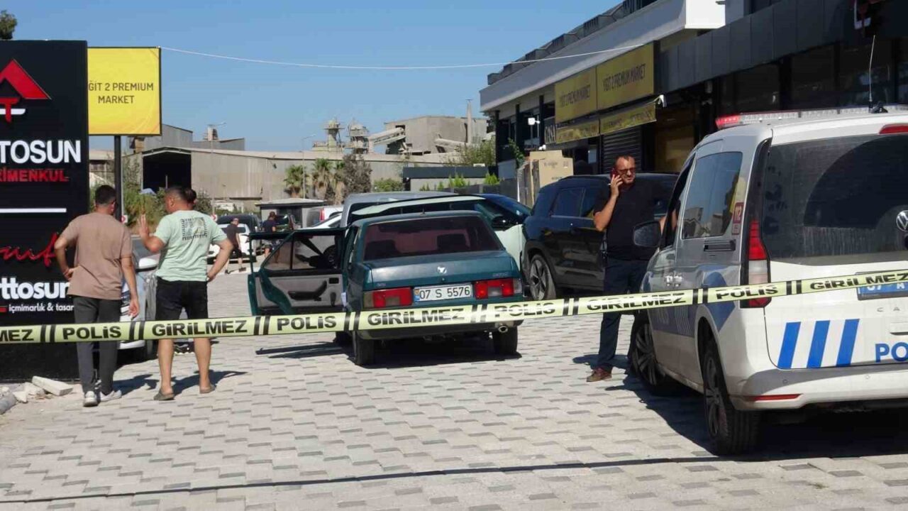 Antalya’da gittiği eğlence mekanından çıkan 62 yaşındaki adam, yol kenarına