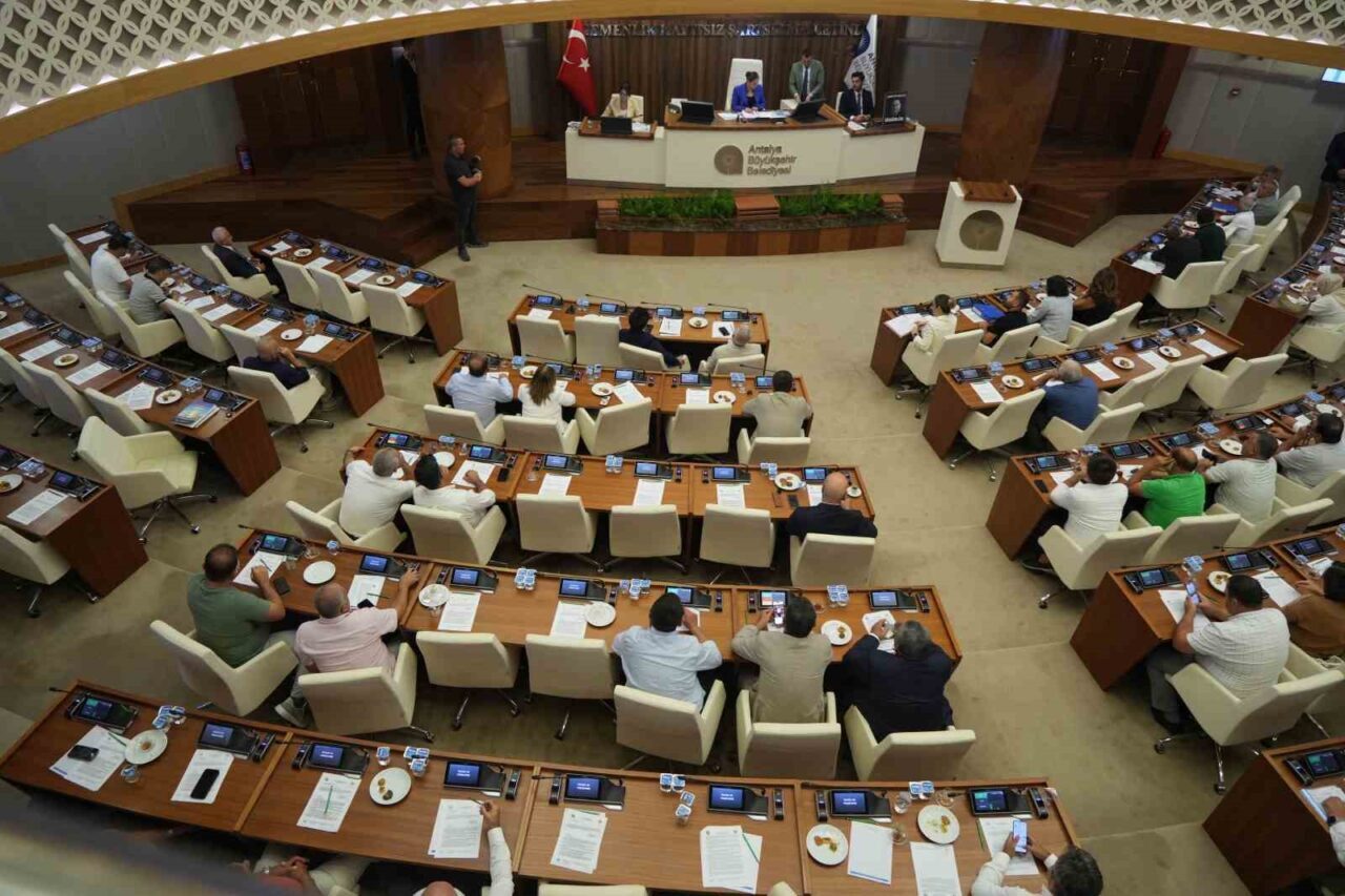 Antalya Büyükşehir Belediye Meclisi’nde toplu taşıma ücretlerinde tam bilet 27