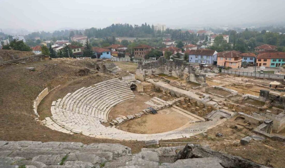 Konuralp Antik Tiyatroda devam eden kazı çalışmalarında sona gelindi. Kazıları
