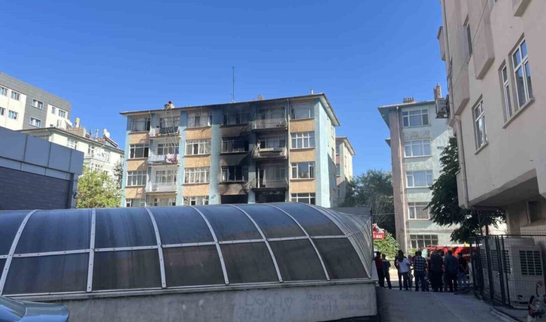 Konya’da 5 katlı binanın ikinci katında çıkan yangın itfaiye ekiplerince