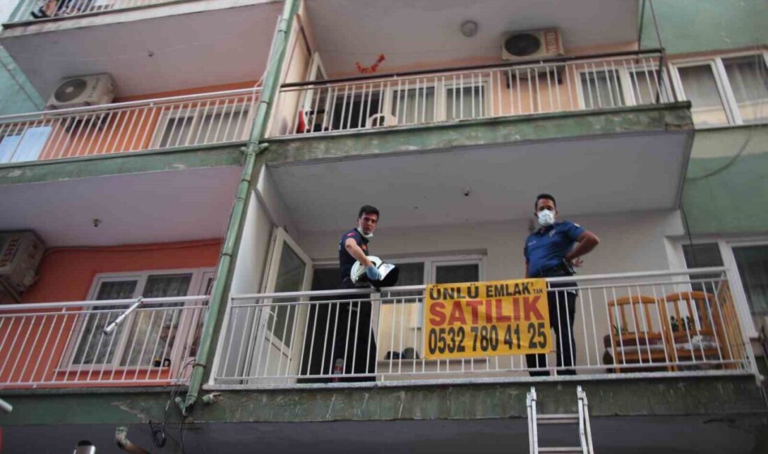 Aydın’ın Efeler ilçesinde bir apartmandan gelen kötü koku üzerine komşularının