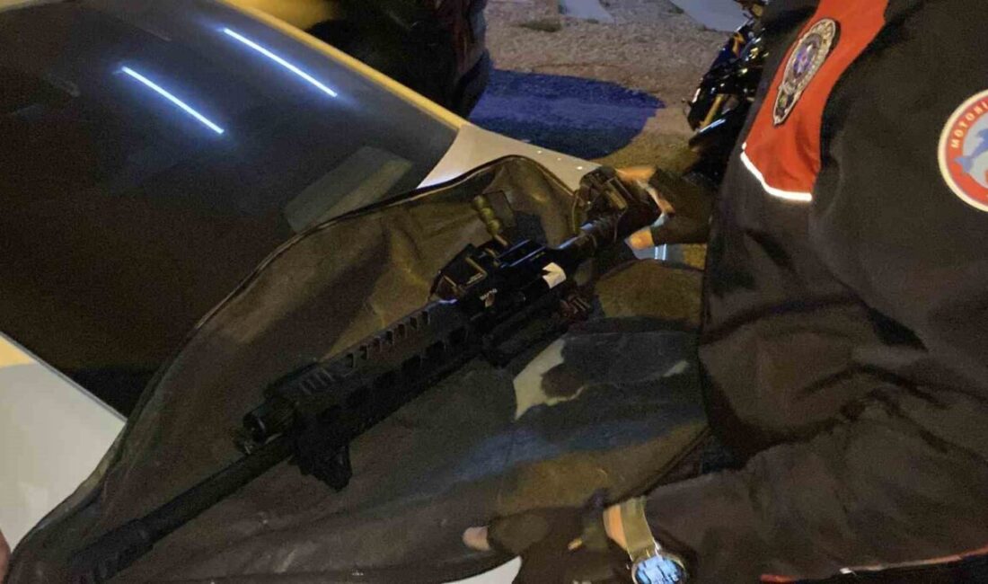 Aksaray’da polisin şüphe üzerine durdurduğu otomobilin bagajında ruhsatı ibraz edilemeyen