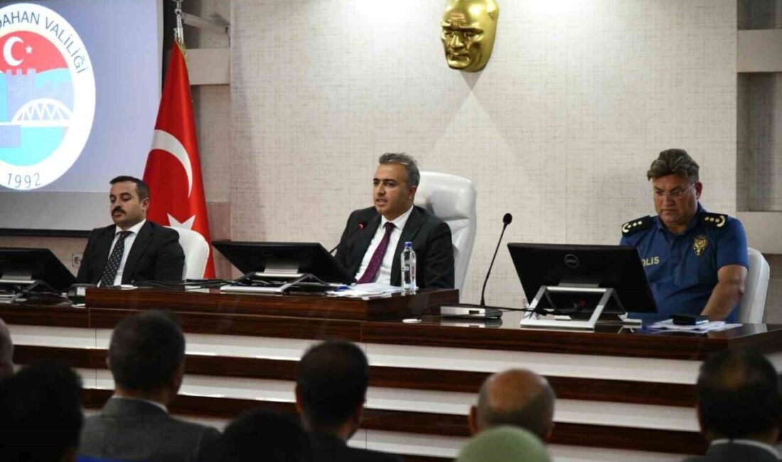 Ardahan’daki okullarda 2025-2026 eğitim-öğretim yılının başlaması dolayısıyla Vali Hayrettin Çiçek’in