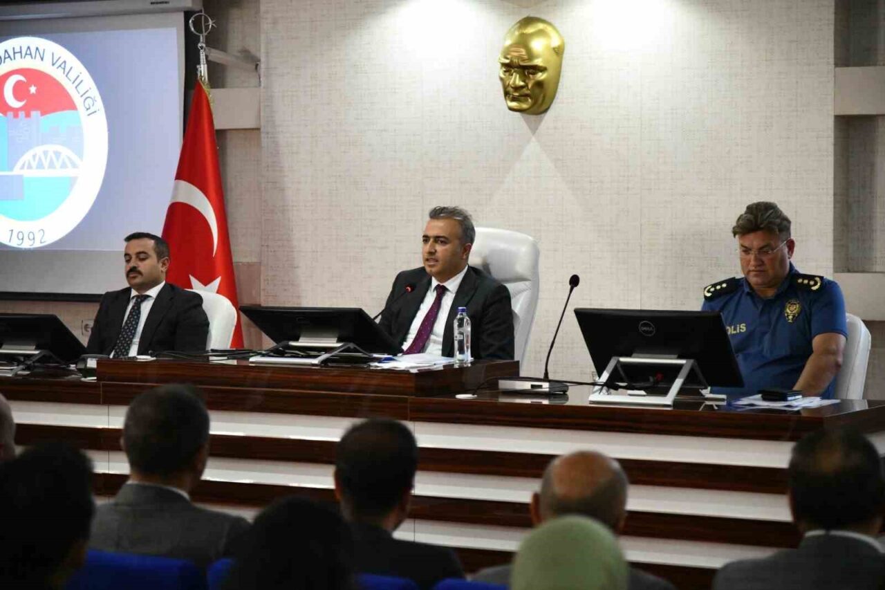 Ardahan’daki okullarda 2025-2026 eğitim-öğretim yılının başlaması dolayısıyla Vali Hayrettin Çiçek’in