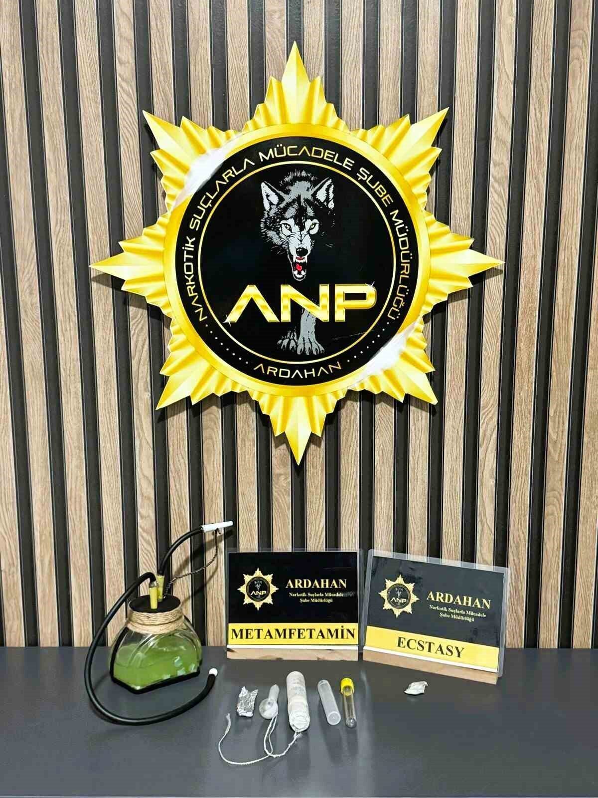 Ardahan’da düzenlenen uyuşturucu operasyonunda gözaltına alınan 3 şüpheli tutuklandı. Ardahan