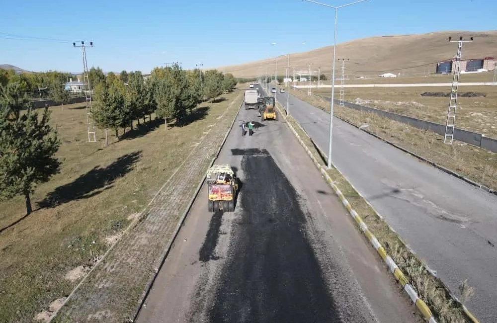 Ardahan Belediyesi Fen İşleri Müdürlüğüne bağlı ekipler, bozuk olan sanayi