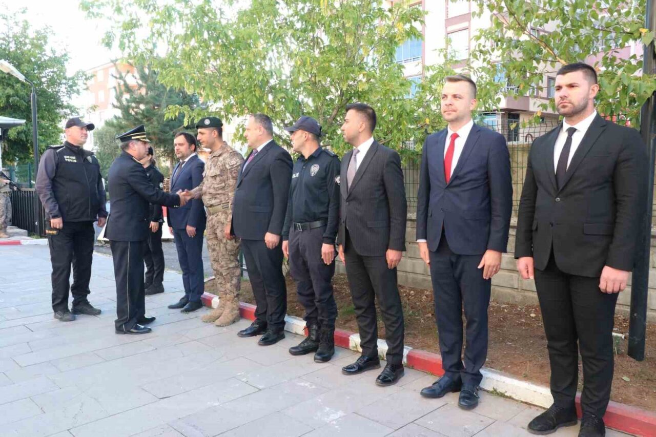 Ardahan Emniyet Müdürlüğü görevine atanan Oğuz Tüzün, bugün resmen görevine