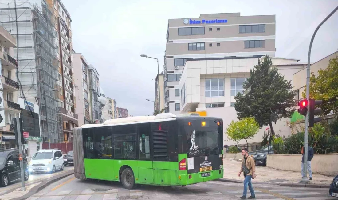 DENİZLİ (İHA) – Denizli’de seyir halindeyken arızalanan körüklü halk otobüsü