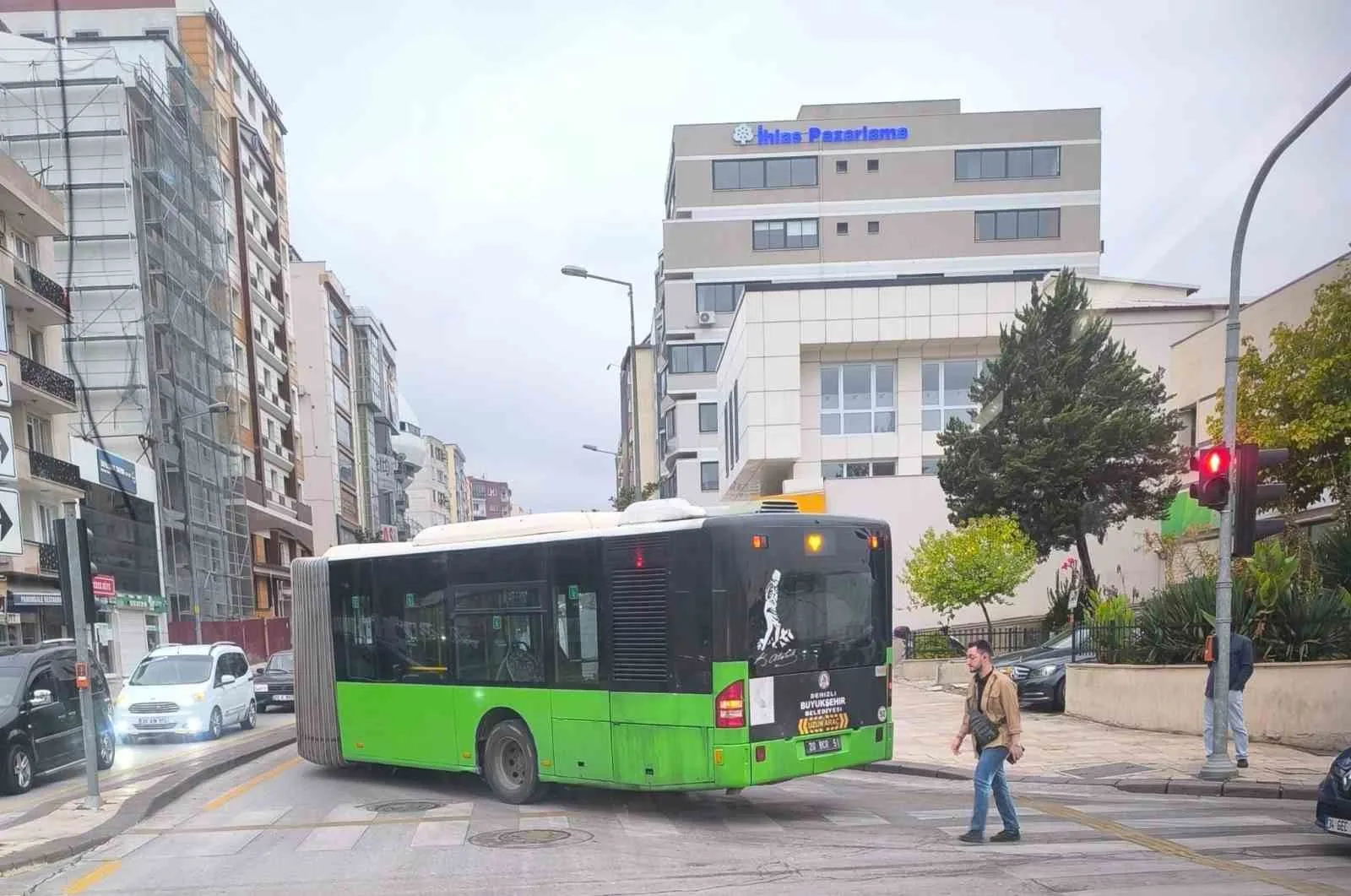 DENİZLİ (İHA) – Denizli’de seyir halindeyken arızalanan körüklü halk otobüsü