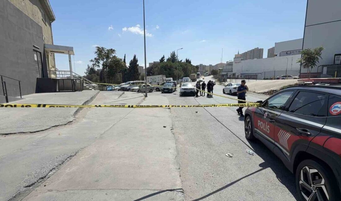 İstanbul’un Arnavutköy ilçesinde bir kişi, iddiaya göre eski eşinin sevgilisi