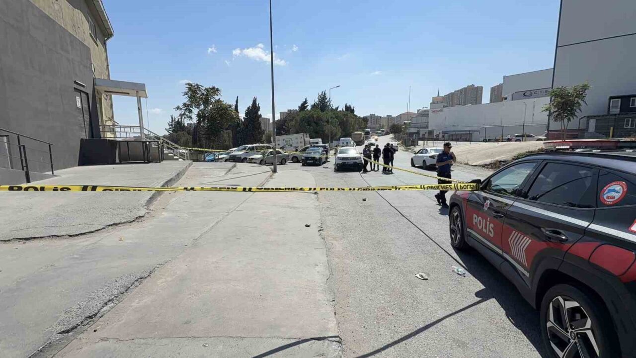 İstanbul’un Arnavutköy ilçesinde bir kişi, iddiaya göre eski eşinin sevgilisi