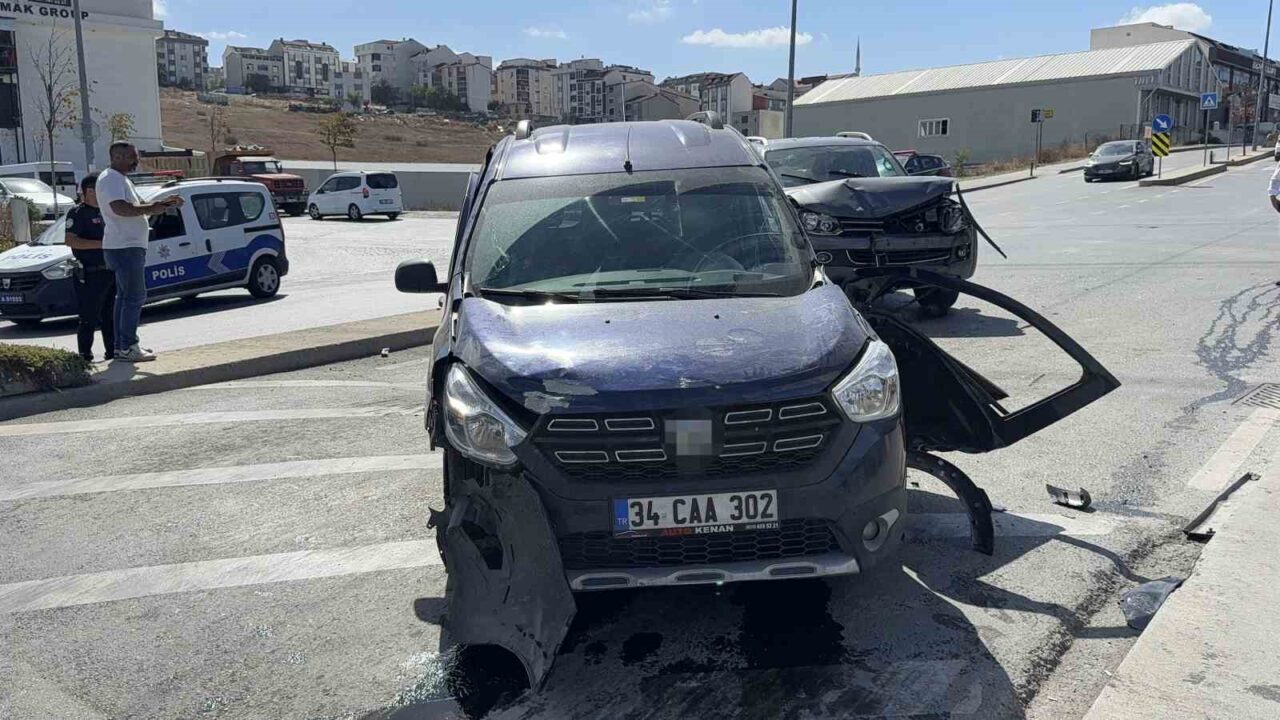 İstanbul’un Arnavutköy ilçesinde iki aracın çarpışması sonucu 1 kişi yaralandı.