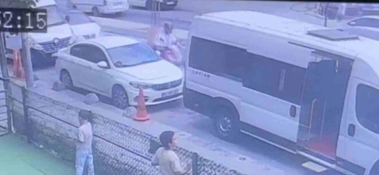 Arnavutköy’de motosiklet sürücüsü ile otomobil sürücüsü arasında trafikte başlayan yol