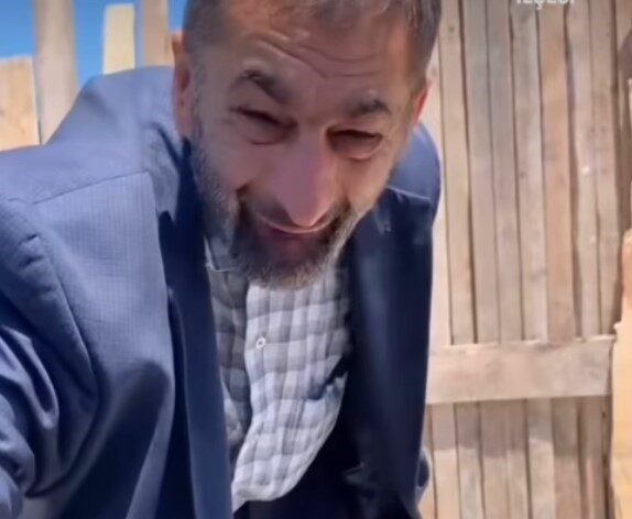 İstanbul’un Arnavutköy ilçesinde yolun karşısına geçmeye çalışan engelli vatandaşa, motosiklet