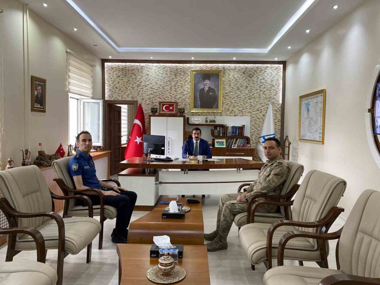 Arpaçay’da okul güvenliği ve asayiş toplantısı yapıldı. Toplantıya Kaymakam Muhammed