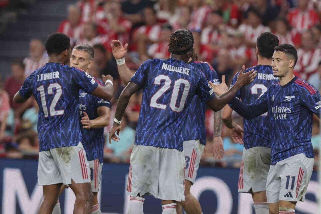 UEFA Şampiyonlar Ligi lig aşaması ilk haftasında İngiliz ekibi Arsenal,