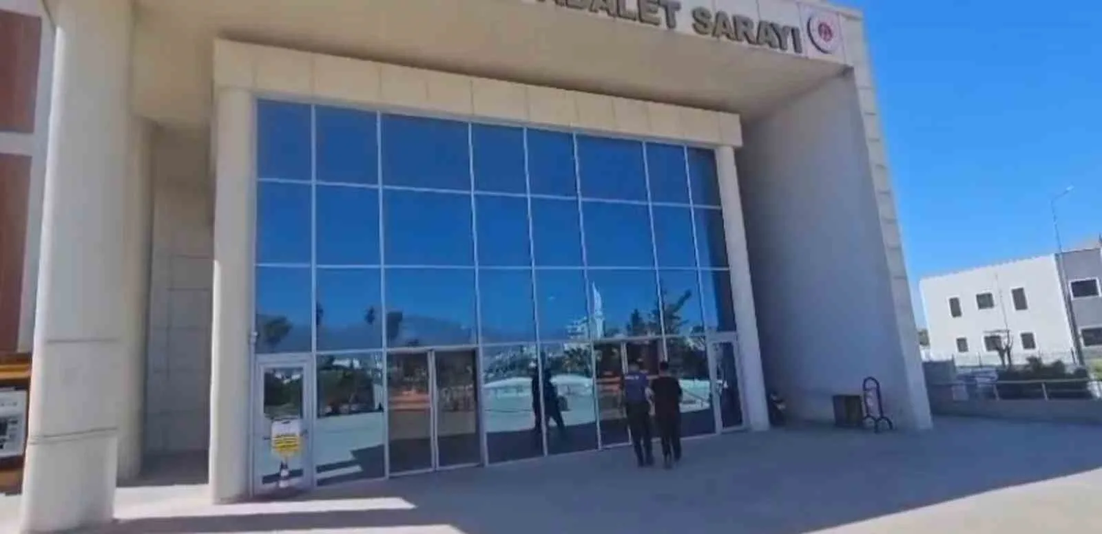 Hatay’ın Arsuz ilçesinde uyuşturucu imal ve ticaretine yönelik yapılan çalışmada