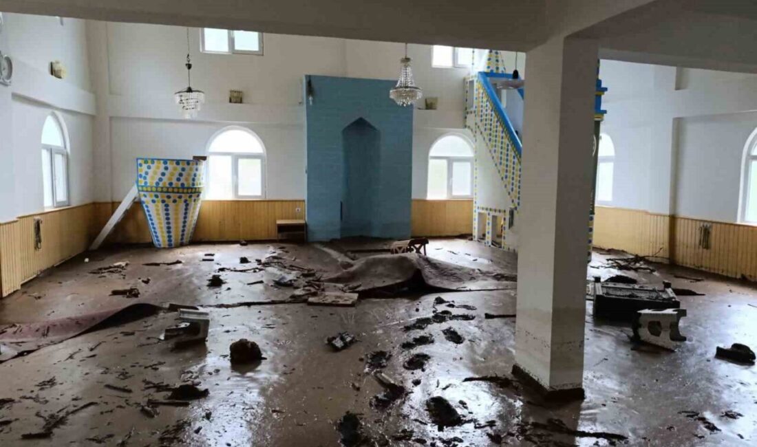 Artvin’in Borçka ilçesindeki hafta sonu yaşanan sel sonrası Karşıköy Camii
