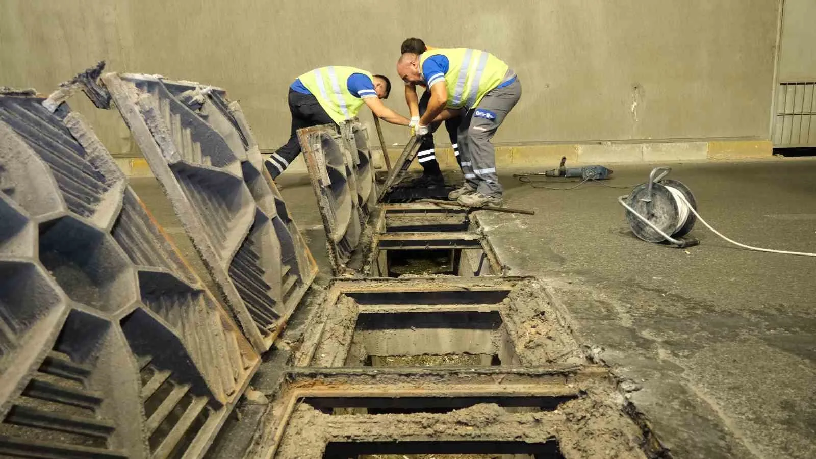 Antalya Büyükşehir Belediyesi ASAT Genel Müdürlüğü, merkez ilçelerde yağmursuyu hattı