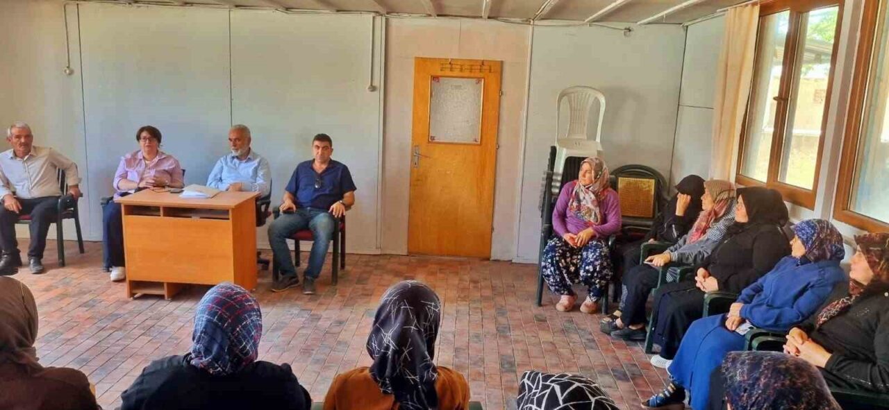 Kütahya İl Tarım ve Orman Müdürlüğünce Aslanapa ilçesinde kadın çiftçiler