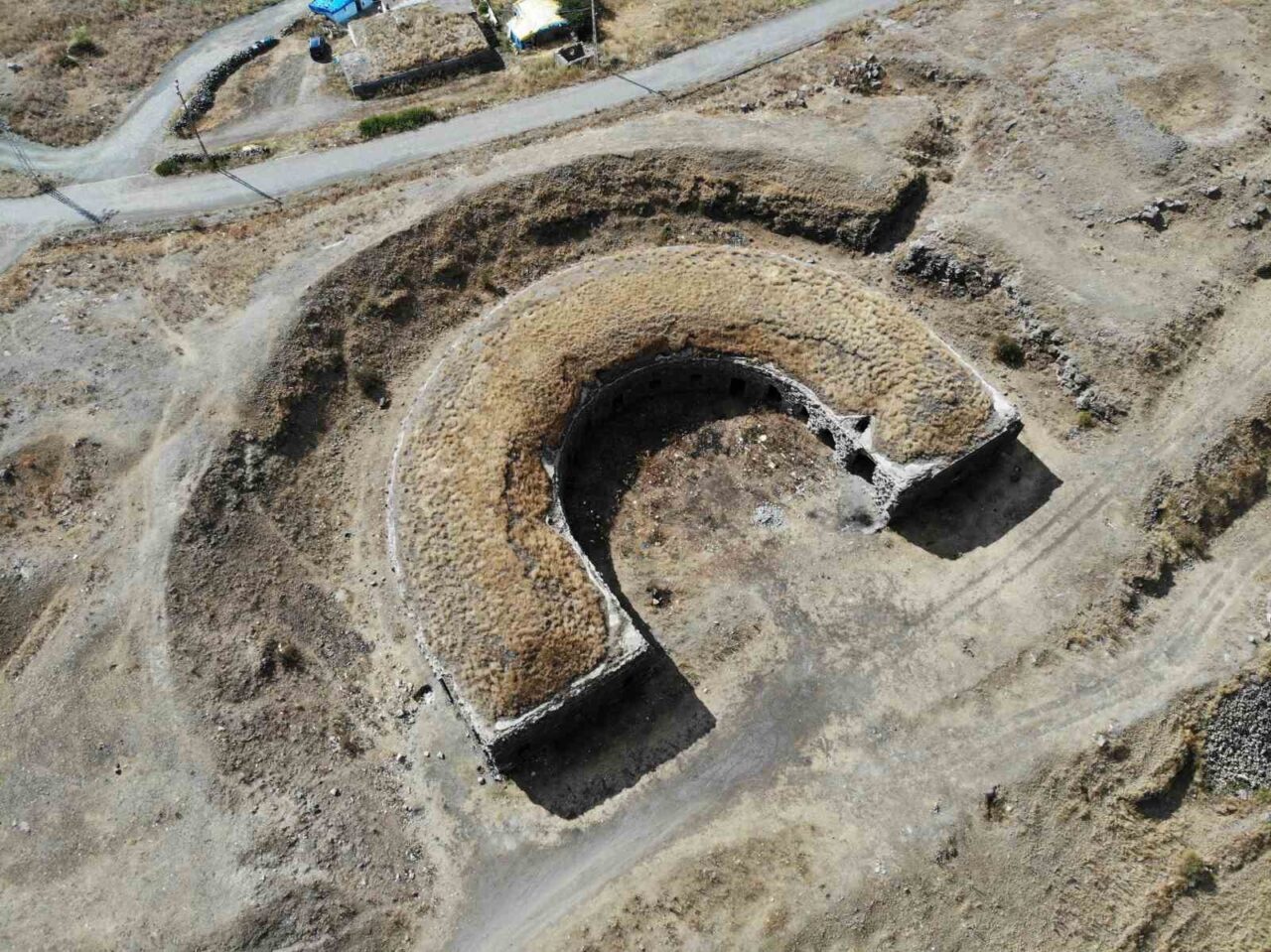 Kars’ta, at nalı şeklinde inşa edilmiş ender bir mimari eser