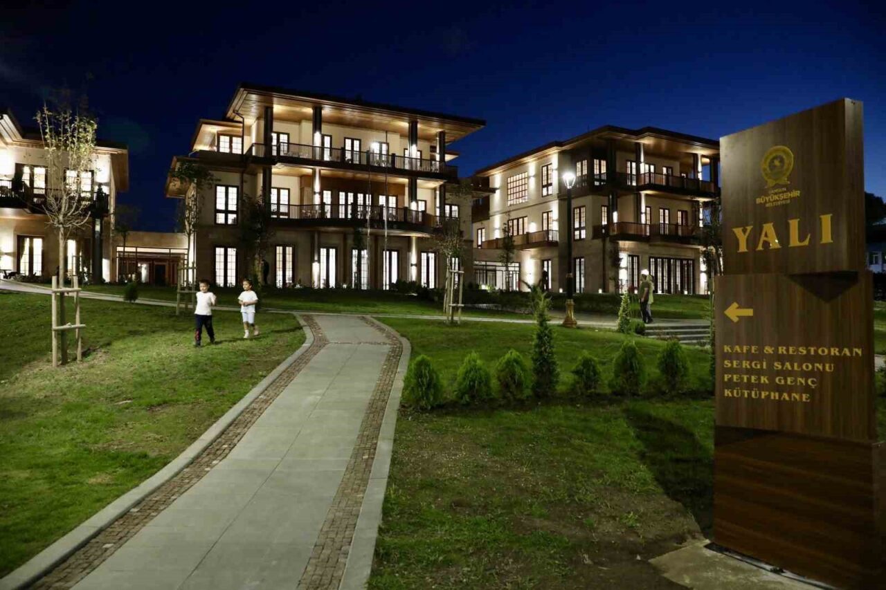 Samsun Büyükşehir Belediyesi, Atakum sahilinde kafe, restoran, sergi salonu ve