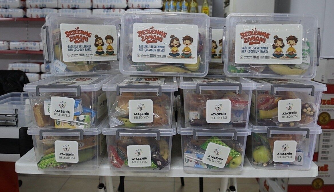 Ataşehir Belediyesi, okulların açılmasına sayılı günler kala öğrencilerin eğitim hayatlarına