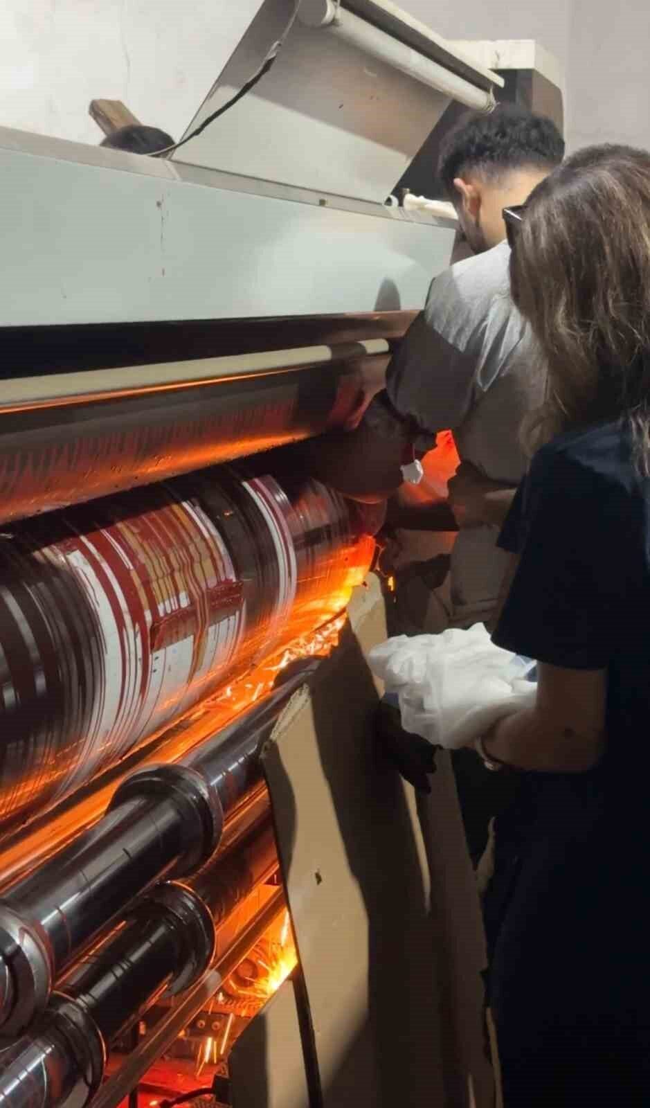 Ataşehir’de bir iş yerinde elini makineye sıkıştıran işçi yaklaşık bir