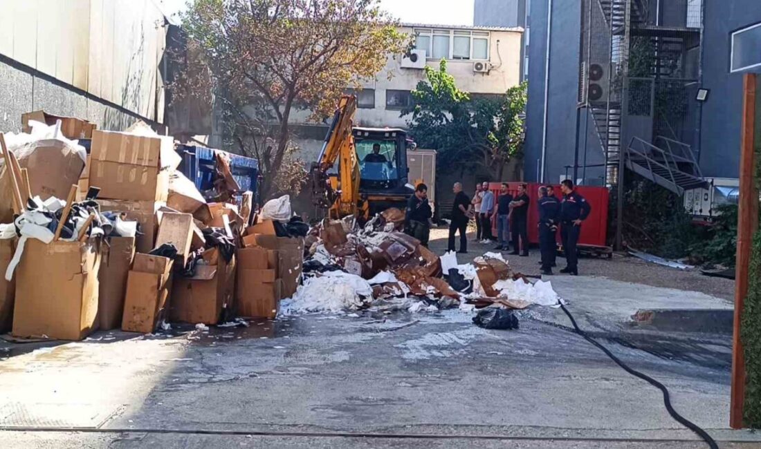 Ataşehir’de bir fabrikanın bahçesindeki geri dönüşüm alanında yangın çıktı. Alevler,